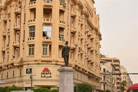  Yacoubian Building: Un Mosaico di Vite e Mistero nel Cairo